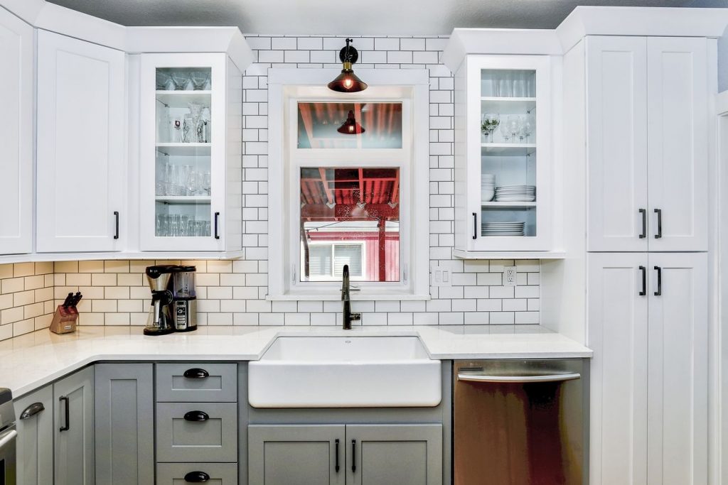 Free white kitchen interior design